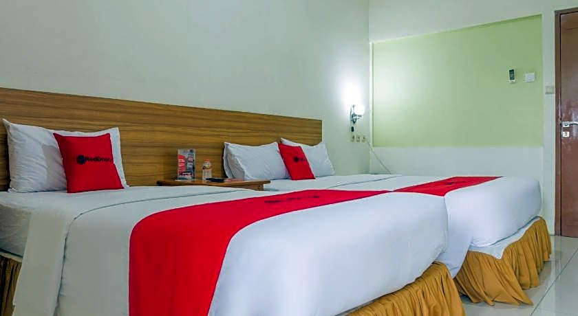 RedDoorz Plus @ Surapati 2