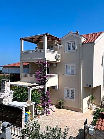 Apartments Vucica, Sevid