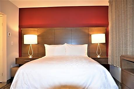 One-Bedroom Queen Suite