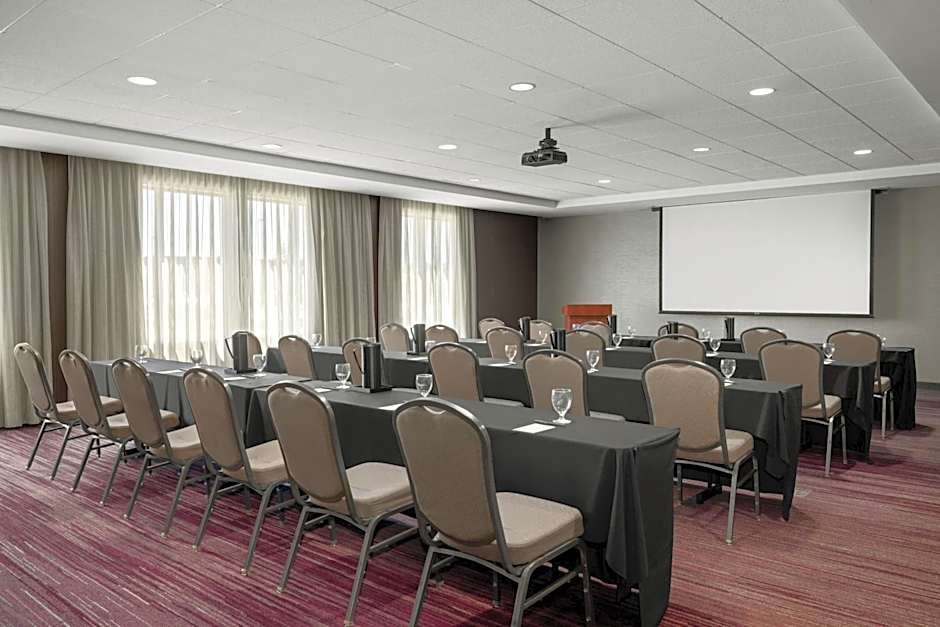 Courtyard by Marriott Omaha Bellevue at Beardmore Event Center