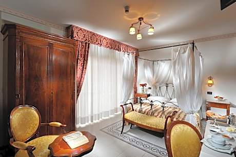 Two Connecting Double Rooms with Terrace