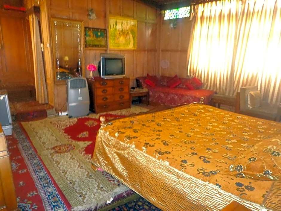 Alif Laila Group of Houseboat