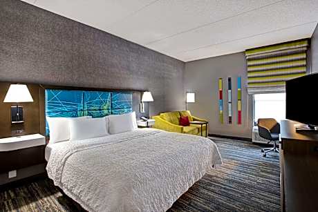 King Room with Accessible Tub - Mobility and Hearing Access/Non-Smoking
