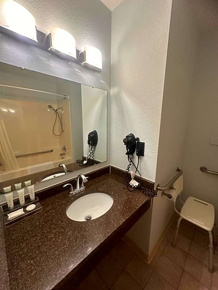 Pictured Rocks Inn and Suites