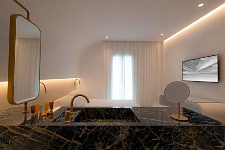 Standard Bright Room