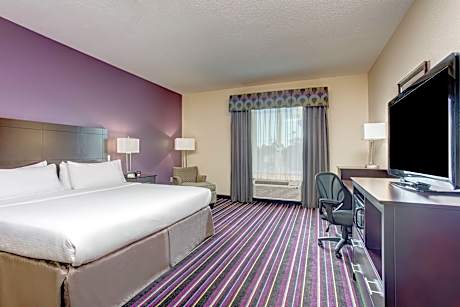 King Hearing Mobility Accessible Tub Non-Smoking