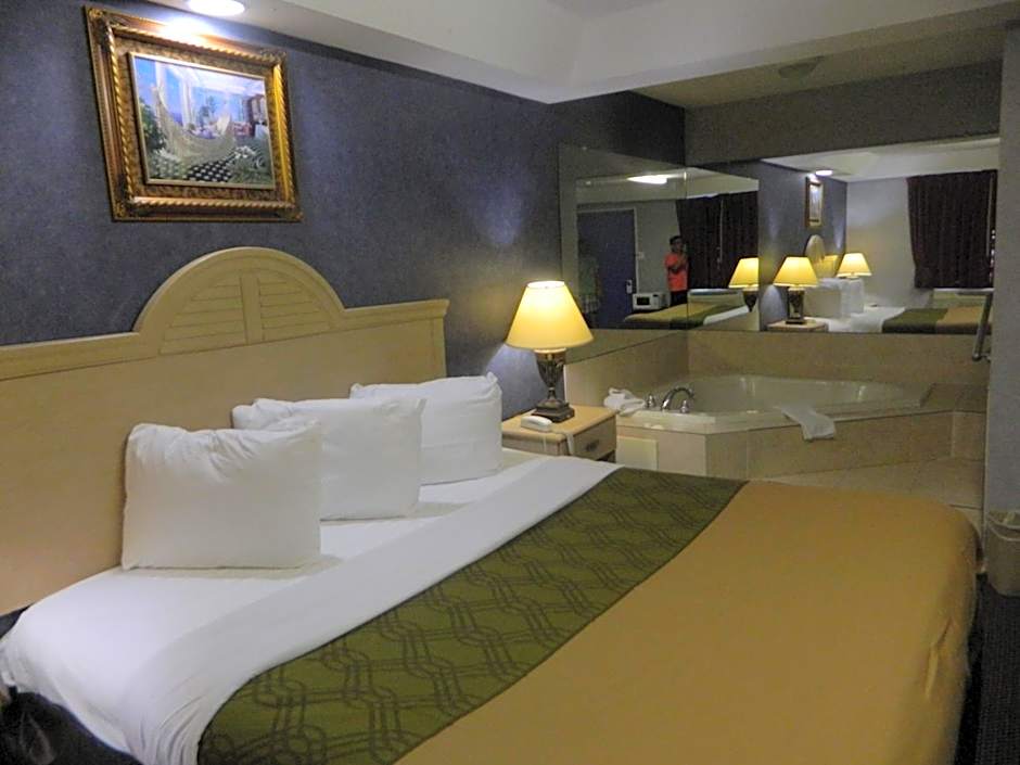 Village Inn & Suites - Smithville