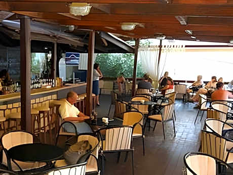 Metaxatos Apartments