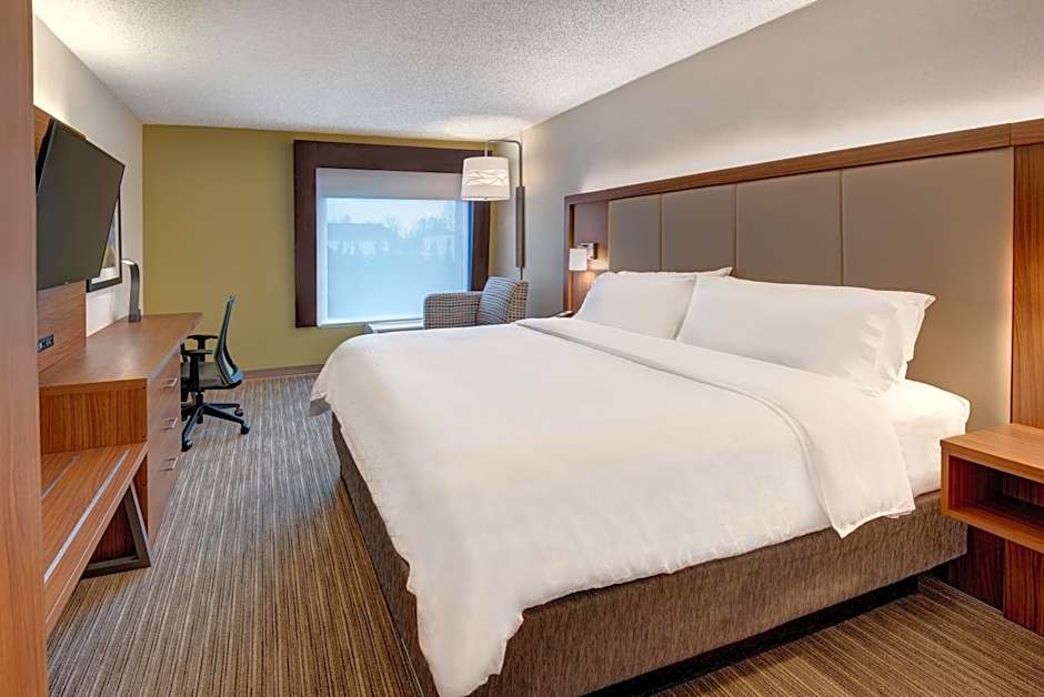 Holiday Inn Express & Suites West Long Branch - Eatontown By IHG