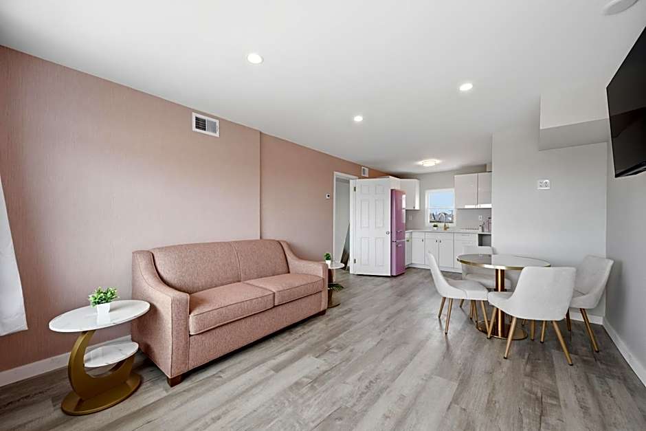 Pink Champagne Boutique Motel