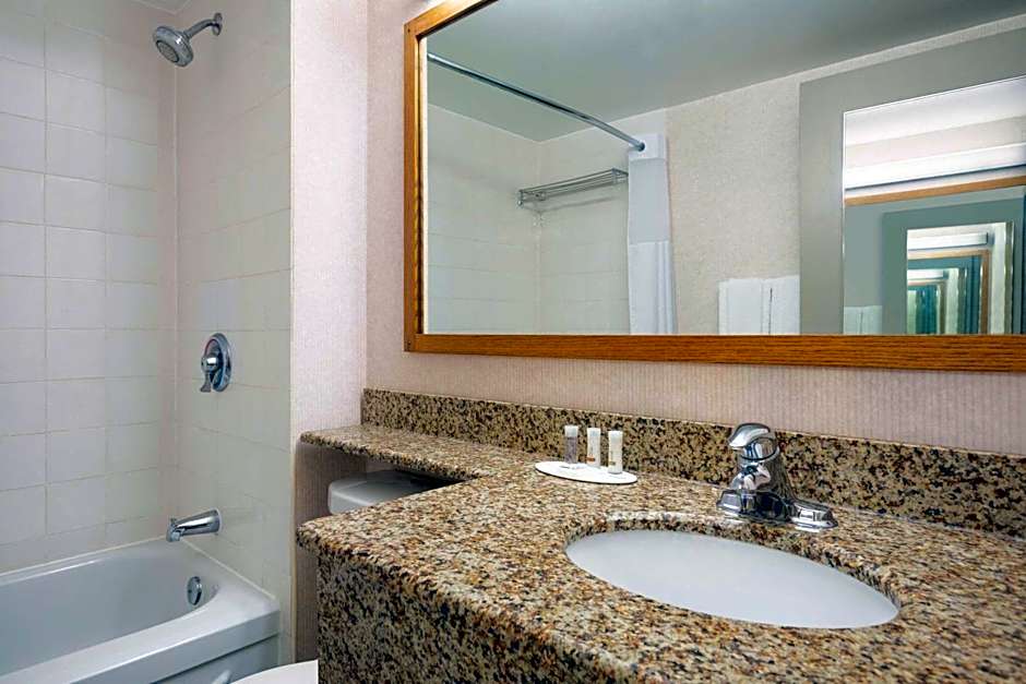 Days Inn & Conference Centre by Wyndham Renfrew