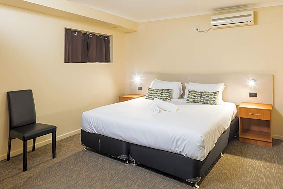 Nightcap At Balaclava Hotel