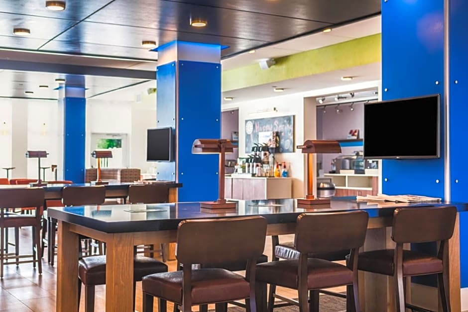Holiday Inn Express & Suites Tampa North - Wesley Chapel By IHG