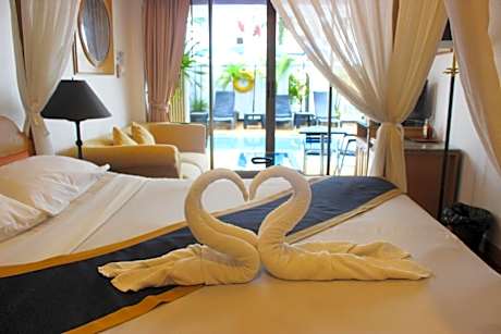 Deluxe Double or Twin Room with Pool Access