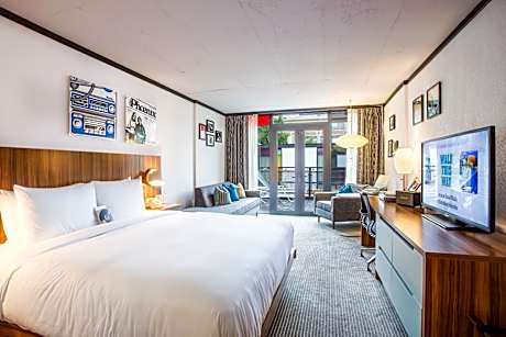 Deluxe King Room with Balcony