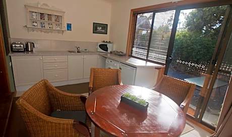 The Shingles Riverside Cottages