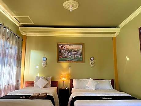 Family Room with Mountain View