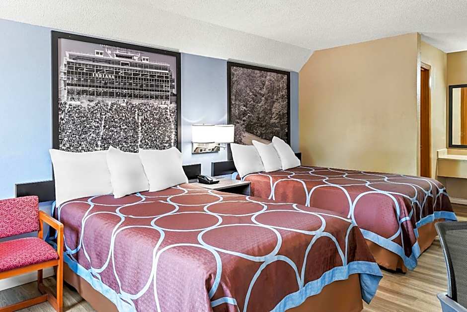 Super 8 by Wyndham Brownsburg