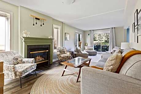 3BR Bright Mountain View Condo at Blue on Monterra