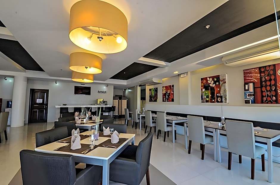 Holiday Suites Business District - Formerly Empire Suites Hotel