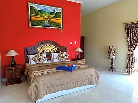 Villa with Garden View