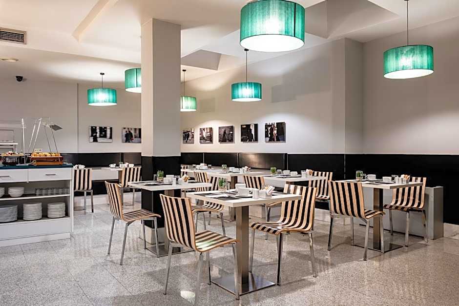 Ikonik Plaza Mercado