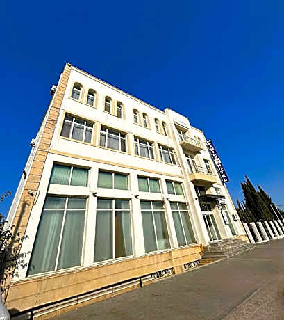 The Family Hotel - Free Massage