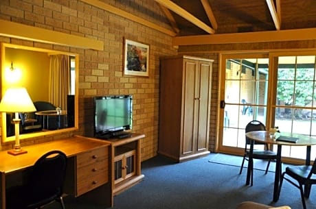 Queen Suite with Spa Bath