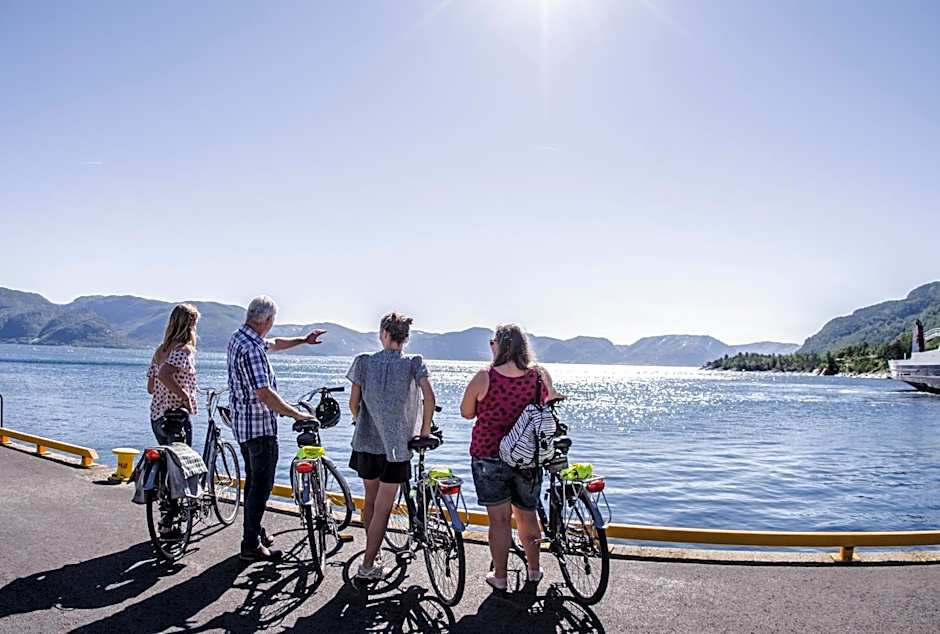 Lavik Fjord Hotel & Apartments