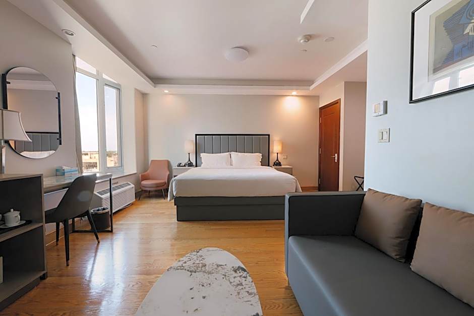 Asiatic Hotel Laguardia East