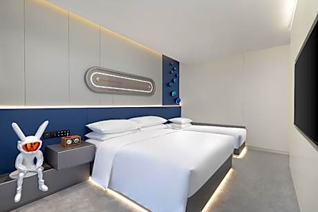 Family Suite, Suite, 1 King and 1 Twin, Garden view, Balcony