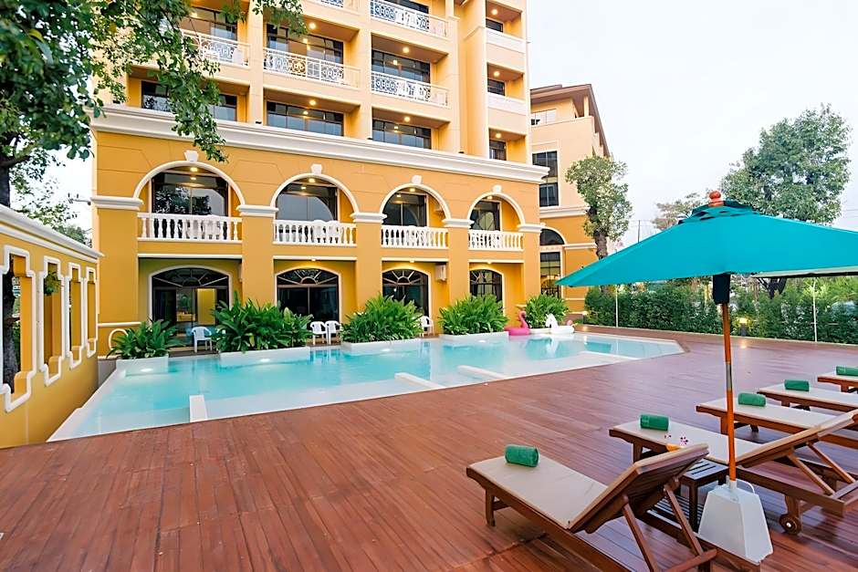 ROYAL PINEAPPLE HOTEL l a welcome to wealth and good fortune