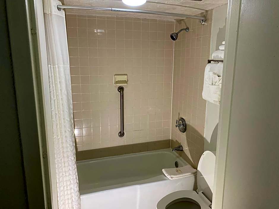 Quality Inn & Suites St Augustine Beach Area