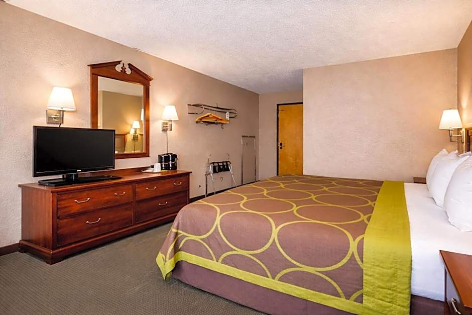 Super 8 by Wyndham Gallup