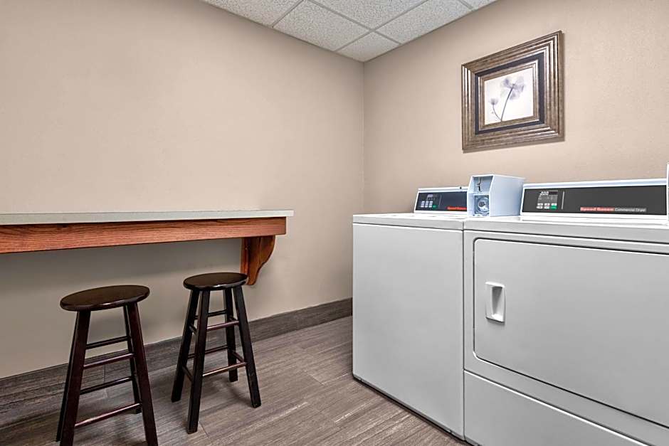 La Quinta Inn & Suites by Wyndham Midwest City - Tinker AFB