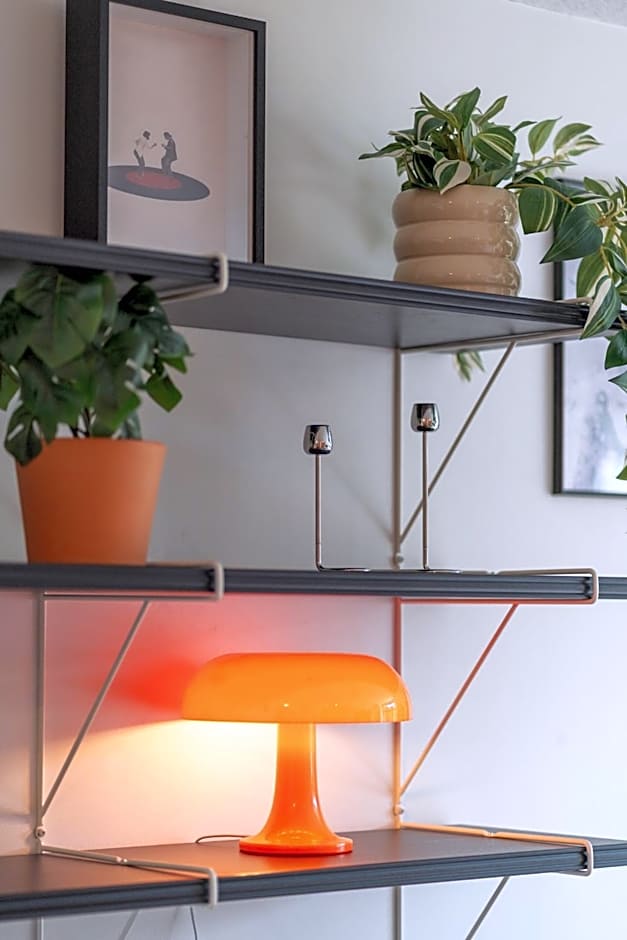 Mid Century Modern - Studio w Pool & Hot Tub