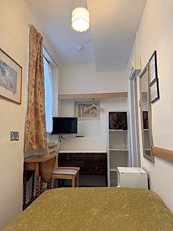 Single Room with Shared Toilet