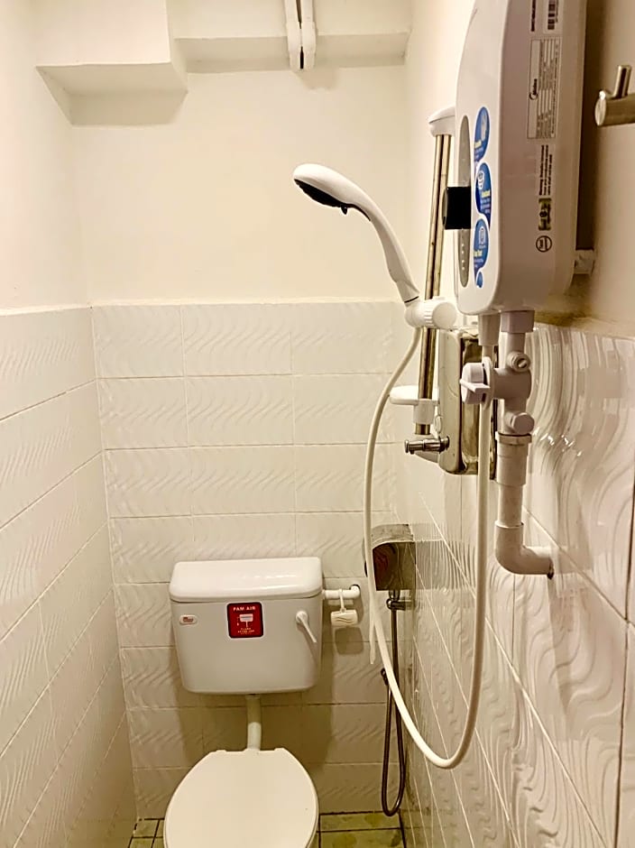 SPOT ON 89900 Jesselton Capsule Inn