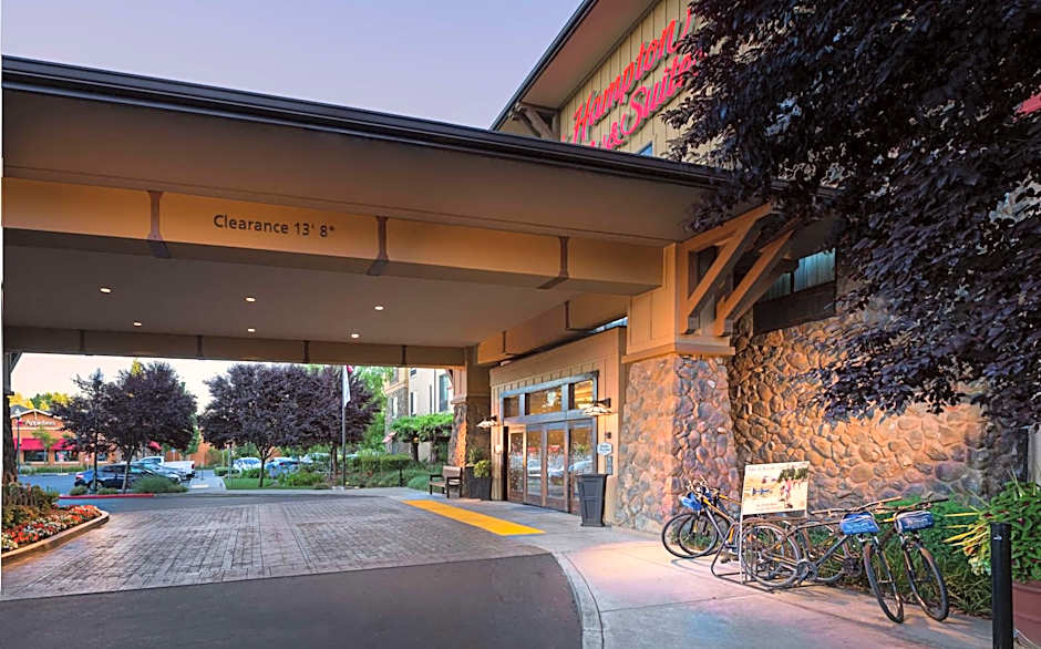 Hampton Inn By Hilton & Suites Windsor Sonoma Wine Country