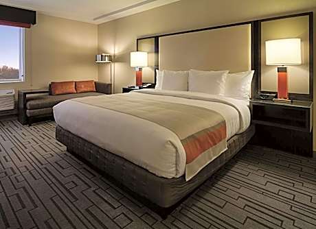 1 Kg Mobility/hearing Acess Ri Shwr No Smok Vis Doorbell Alrt-vis Phone Alrt-comp Hsia 40 Inch Led H