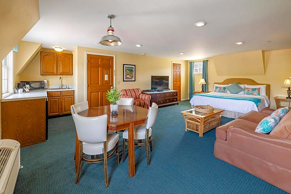 Old Harbor Inn