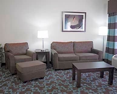 Hampton Inn & Suites Nashville at Opryland