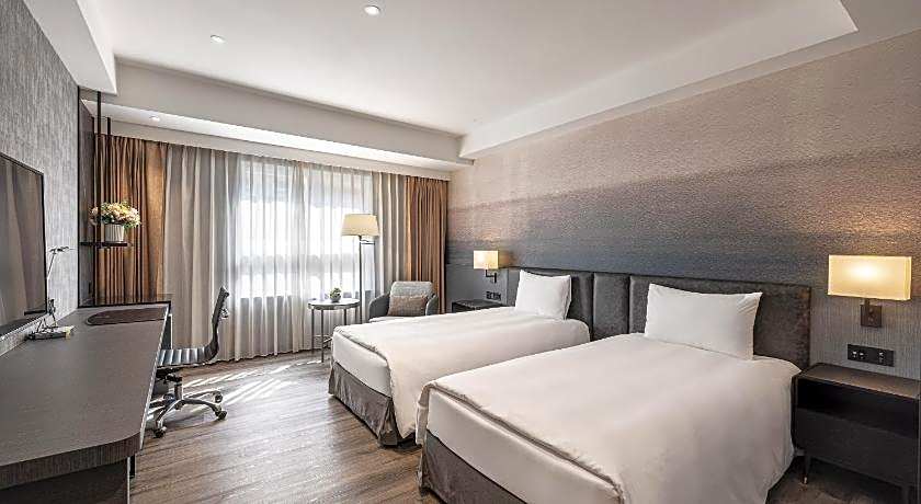 Lakeshore Hotel Metropolis