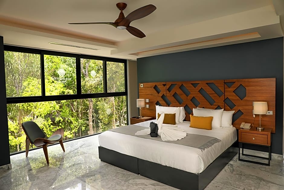 Panther Bay Boutique Hotel