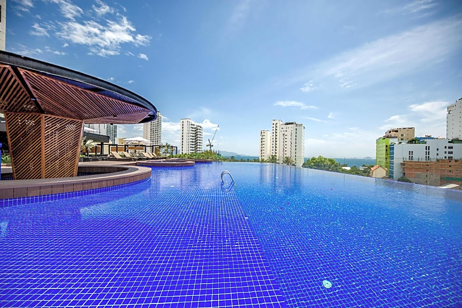 Quinter Central Nha Trang Hotel