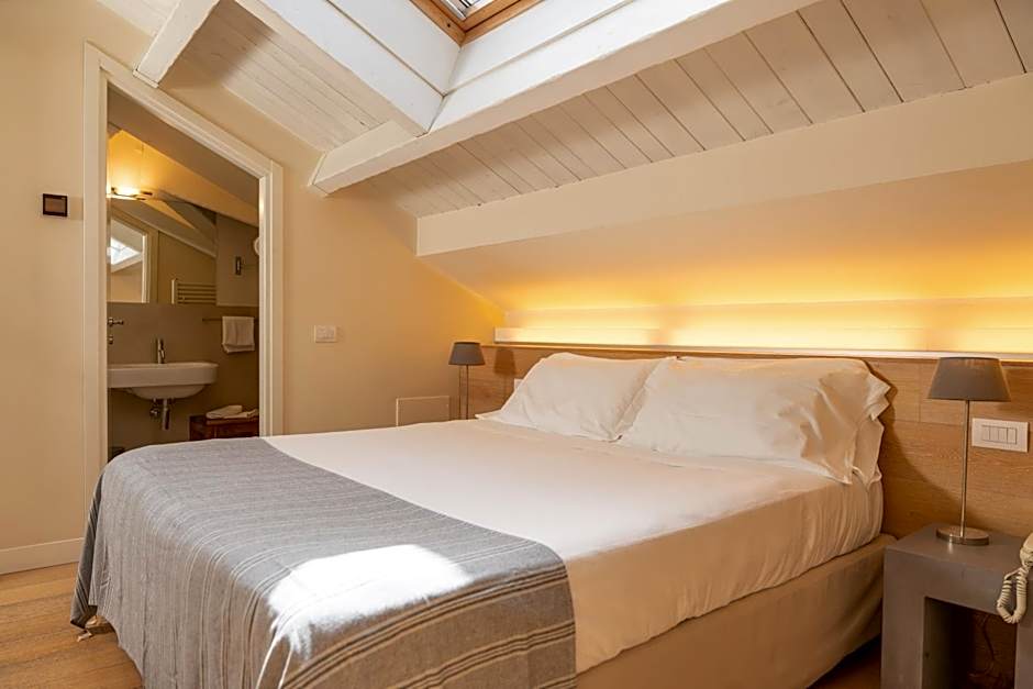 Photo 1 of 4 of Economy 1 Double Bed or 2 Beds