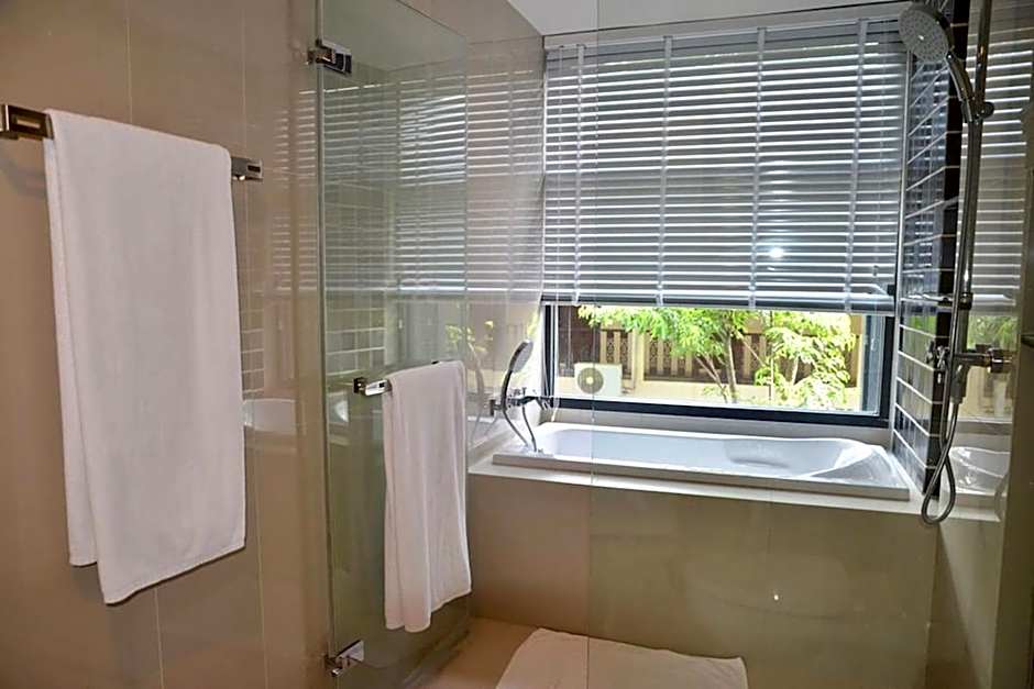 The deck patong 5 Star Apartment 巴东The Deck无边际海景泳池酒店