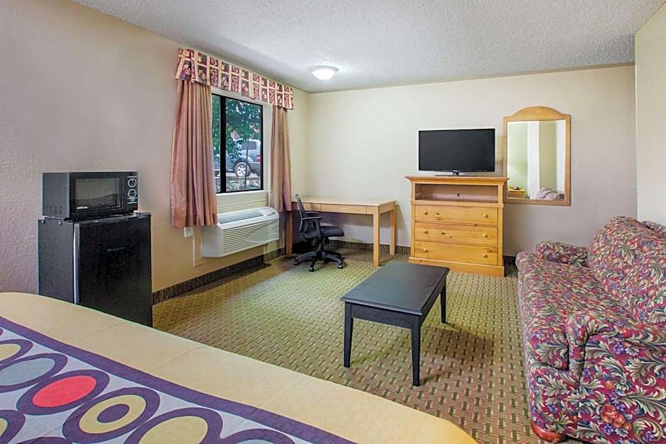 Photo 1 of 4 of 1 King Bed, Hearing/Mobility Accessible, Roll in Shower