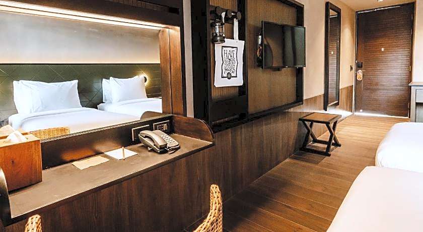 The Funny Lion - El Nido