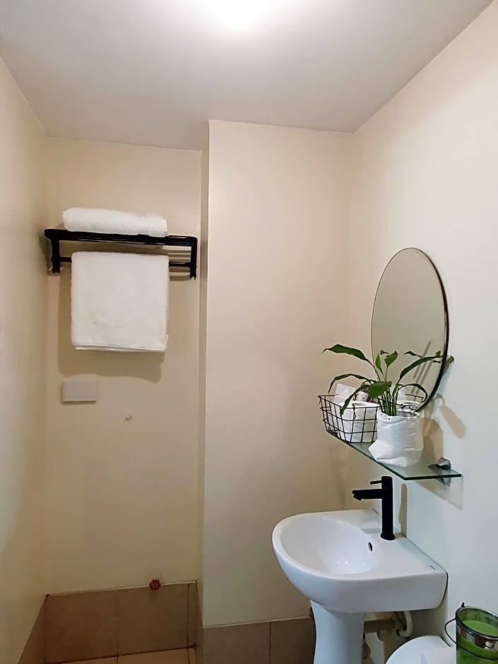Serenity Condo: Your Cozy Place At Stanford Suites 2 w/ Private Parking